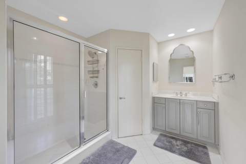 4 COUNTRY CLUB Circle, Village of Golf FL - photo 24 of 37