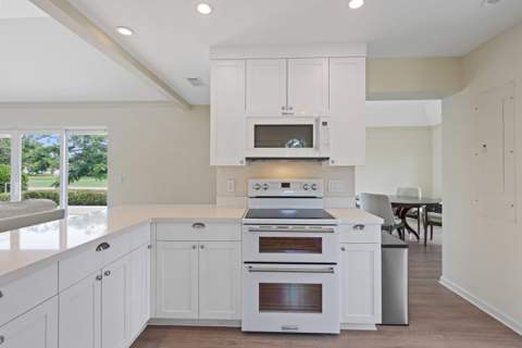 4 COUNTRY CLUB Circle, Village of Golf FL - photo 11 of 37