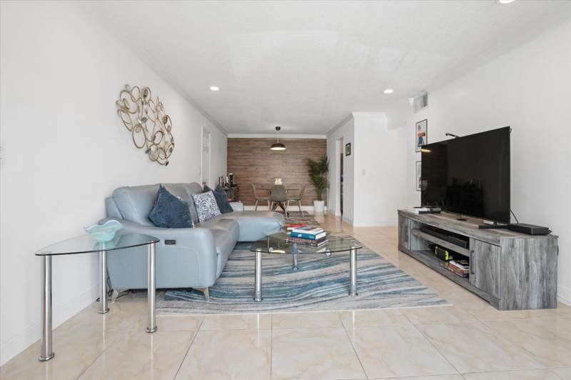 2 bedroom Condominium at 6287 Bay Club Drive #2, Bay Colony Club Condominium, Fort Lauderdale — photo 2