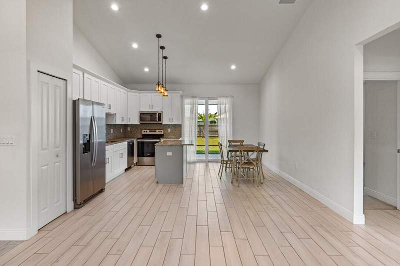 3 bedroom Single Family Residence at 275 SW Elderberry Drive, Port St Lucie Section 34, Port St. Lucie — photo 4