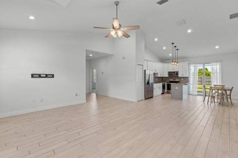 275 SW Elderberry Drive, Port St. Lucie FL - photo 13 of 27
