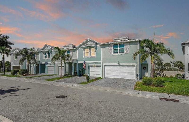 3 bedroom Townhouse at 329 SE Halifax Lane, Seaside, Stuart — photo 2