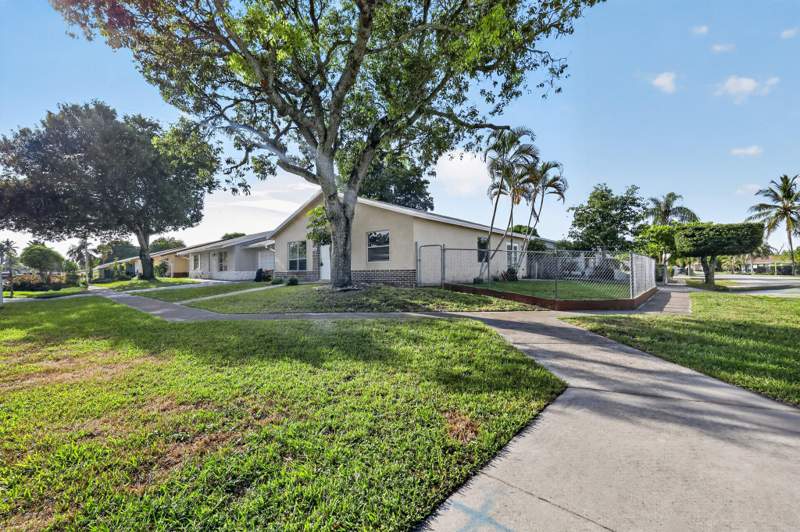3 bedroom Single Family Residence at 6198 Arcade Court, Homes Of Lees Crossing 3, Lake Worth — photo 2