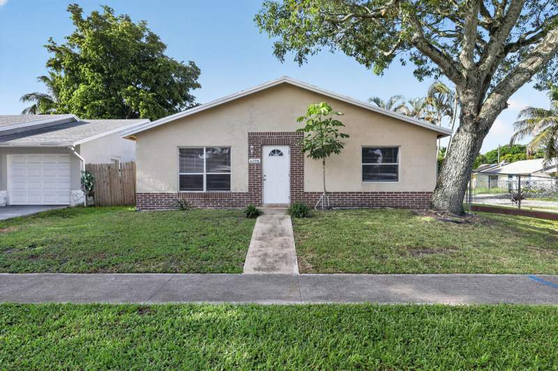 3 bedroom Single Family Residence at 6198 Arcade Court, Homes Of Lees Crossing 3, Lake Worth — photo 3