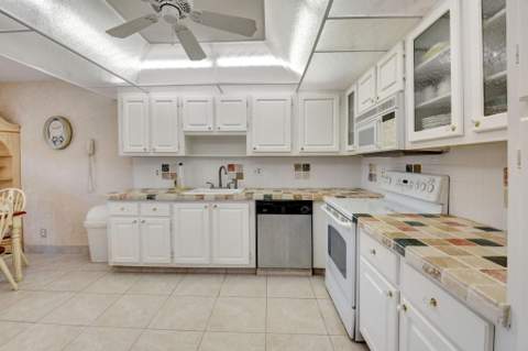 1670 NW 18th Avenue #202, Delray Beach FL - photo 7 of 33