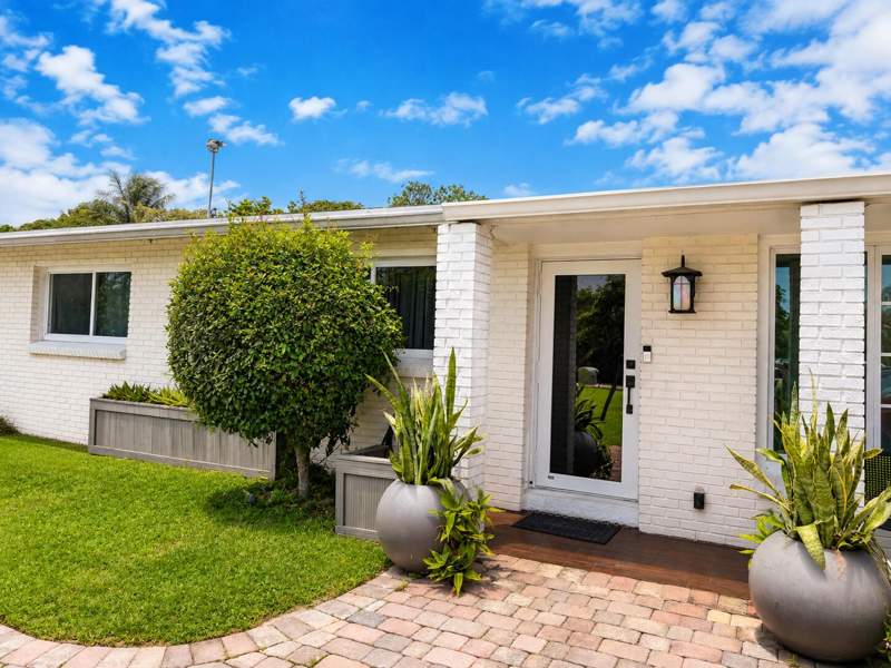 3 bedroom Single Family Residence at 1905 S Florida Mango Road, Meadow Park 3, West Palm Beach — photo 2