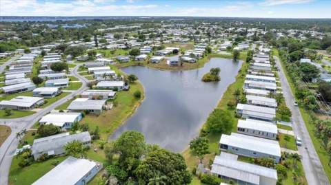 360 NE Jade Circle, Jensen Beach FL - photo 10 of 56