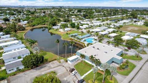360 NE Jade Circle, Jensen Beach FL - photo 13 of 56
