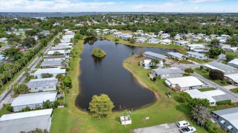 360 NE Jade Circle, Jensen Beach FL - photo 14 of 56