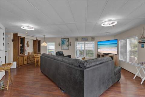 360 NE Jade Circle, Jensen Beach FL - photo 18 of 56
