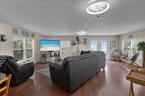 360 NE Jade Circle, Jensen Beach FL - photo 19 of 56