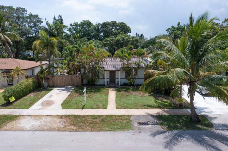 3 bedroom Single Family Residence at 820 SW 18th Court, Rev Plat Of Port Of Blk, Fort Lauderdale — photo 2