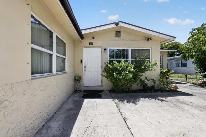 3 bedroom Single Family Residence at 1213 14th Avenue, Whispering Palms 5, Lake Worth Beach — photo 1