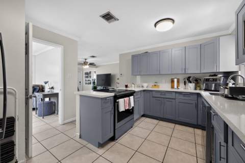 1213 14th Avenue, Lake Worth Beach FL - photo 6 of 32