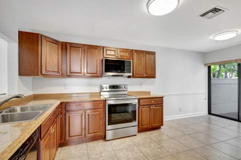 523 Prestwick Circle, Palm Beach Gardens FL - photo 12 of 61