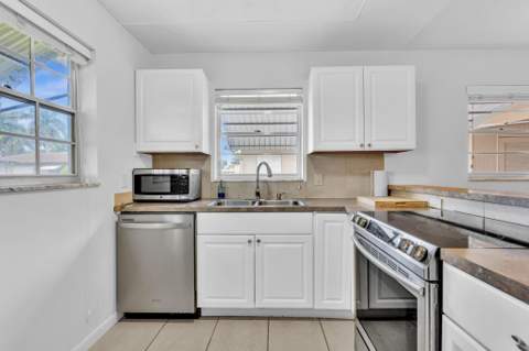 506 Sandpiper Circle, Delray Beach FL - photo 15 of 49