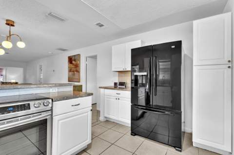 506 Sandpiper Circle, Delray Beach FL - photo 18 of 49
