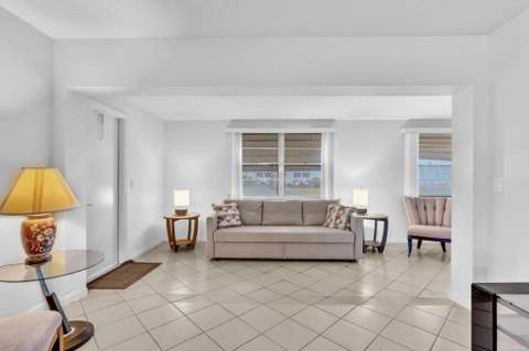 506 Sandpiper Circle, Delray Beach FL - photo 23 of 49