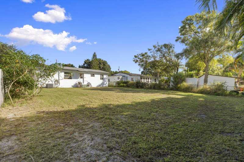 2 bedroom Single Family Residence at 1107 Jasmine Avenue, Misik'S Re-S/D Of Maravilla Park Blk 4 Lot 9, Fort Pierce — photo 2