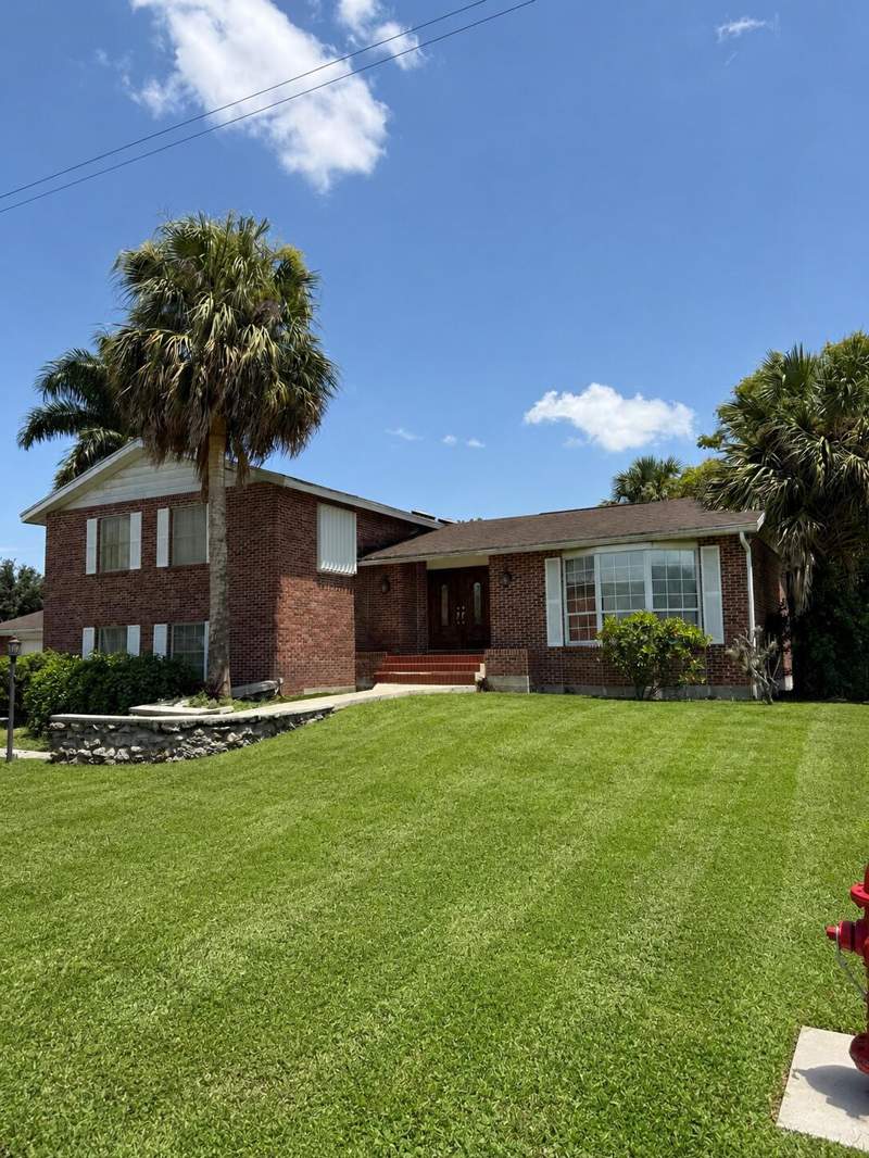 5 bedroom Single Family Residence at 909 NE 3rd Street, Zumpf Sub 3, Belle Glade — photo 2