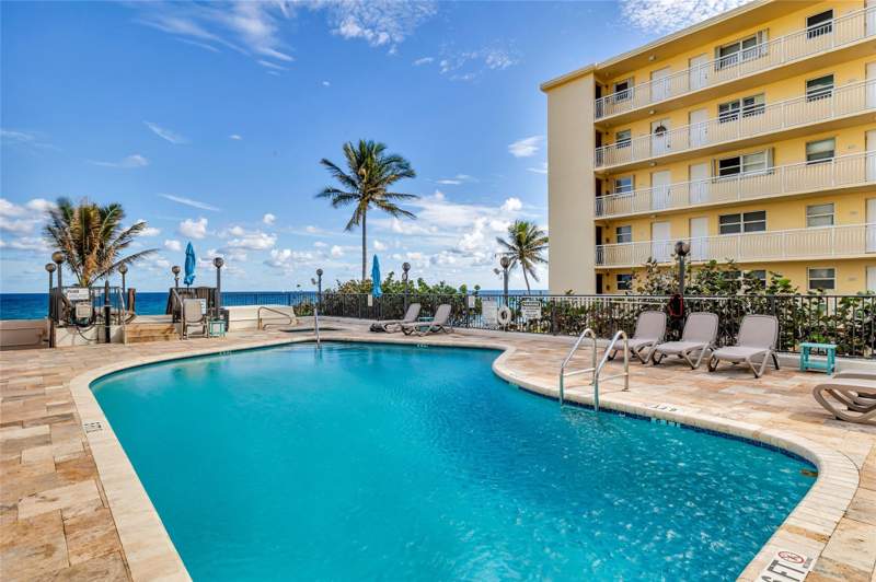 2 bedroom Condominium at 1167 Hillsboro Mile #306, Overlook Condo, Hillsboro Beach — photo 4