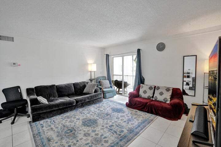 1 bedroom Condominium at 636 NW 13th Street #0240, Spanish Oaks Condo, Boca Raton — photo 2