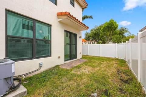 2011 Tamarind Drive, Riviera Beach FL - photo 18 of 34