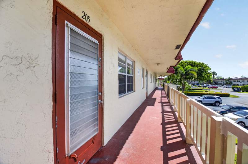 1 bedroom Condominium at 2 Abbey Lane #205, Villages Of Oriole Abbey Condo, Delray Beach — photo 4