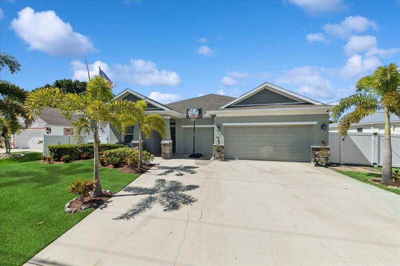 4 bedroom Single Family Residence at 343 SE Fisk Road, Port St Lucie Section 39, Port St. Lucie — photo 3