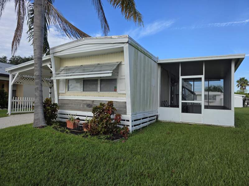 2 bedroom Manufactured Home at 15 Grande Vista Way, Spanish Lakes One, Port St. Lucie — photo 2