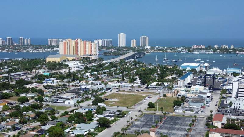 4 bedroom Single Family Residence at 120 W 22nd Street, Northview 1 And 2, Riviera Beach — photo 2