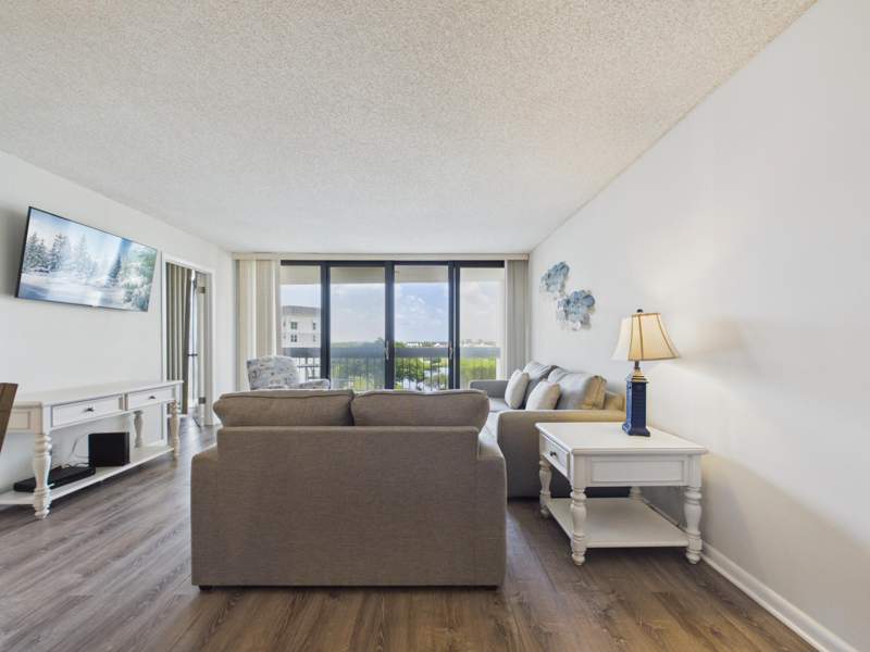 2 bedroom Condominium at 2400 Presidential Way #704, Lands Of The President Condo 3, West Palm Beach — photo 2