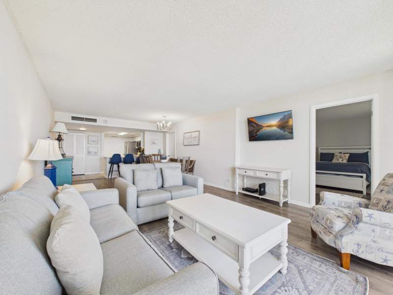 2 bedroom Condominium at 2400 Presidential Way #704, Lands Of The President Condo 3, West Palm Beach — photo 4