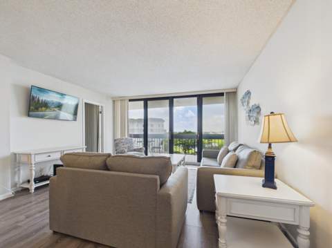 2400 Presidential Way #704, West Palm Beach FL - photo 6 of 35