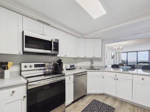 2400 Presidential Way #704, West Palm Beach FL - photo 8 of 35