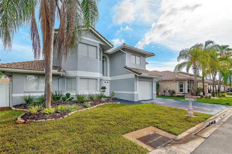 4 bedroom Single Family Residence at 11551 SW 11th Street, Pembroke Lakes South, Pembroke Pines — photo 2