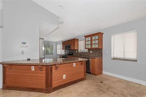 11551 SW 11th Street, Pembroke Pines FL - photo 6 of 34