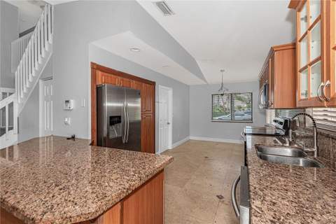 11551 SW 11th Street, Pembroke Pines FL - photo 7 of 34