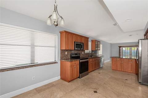 11551 SW 11th Street, Pembroke Pines FL - photo 8 of 34