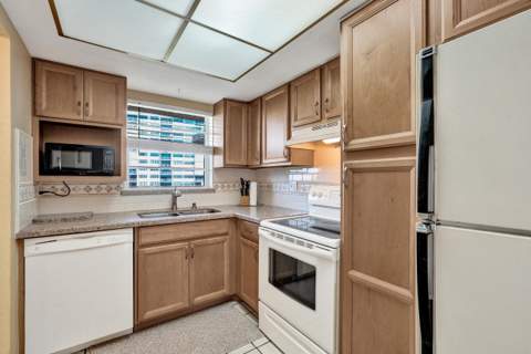 308 Golfview Road #406, North Palm Beach FL - photo 10 of 45