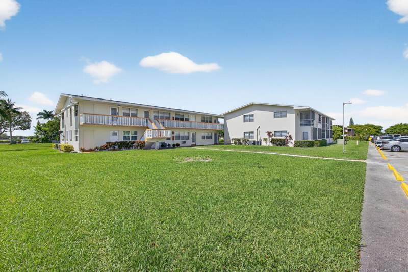 1 bedroom Condominium at 43 Easthampton B, Easthampton Condo, West Palm Beach — photo 2