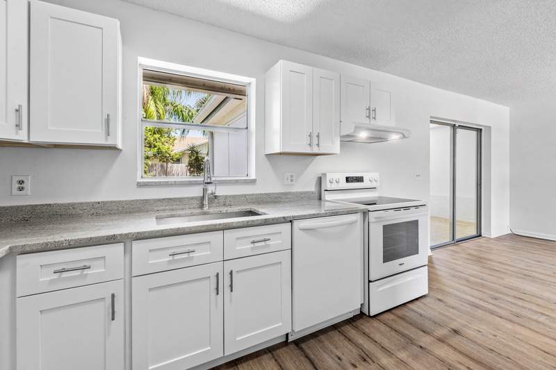 2 bedroom Single Family Residence at 149 Arrowhead Circle, Indian Creek Ph 1, Jupiter — photo 3