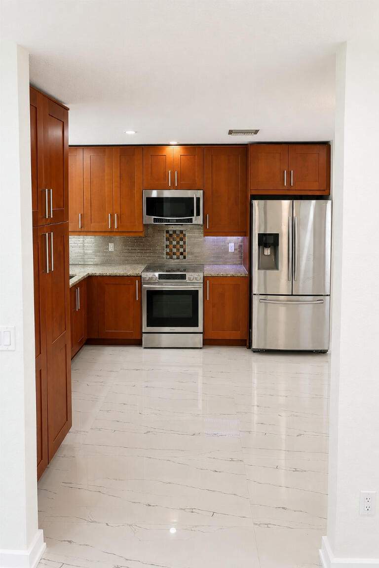 4 bedroom Single Family Residence at 300 NW 17th Avenue, Pompano Springs Replat, Pompano Beach — photo 5