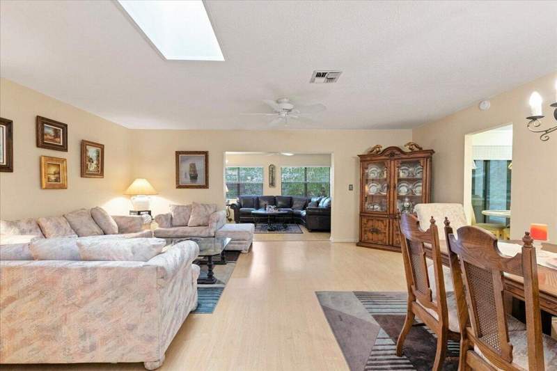 3 bedroom Single Family Residence at 9843 NW 75th Court, Springlake II, Tamarac — photo 2
