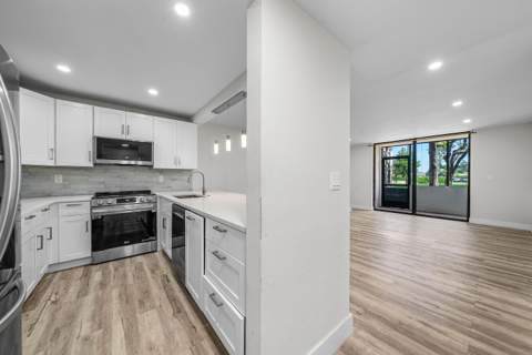 5190 Las Verdes Circle #105, Delray Beach FL - photo 20 of 47