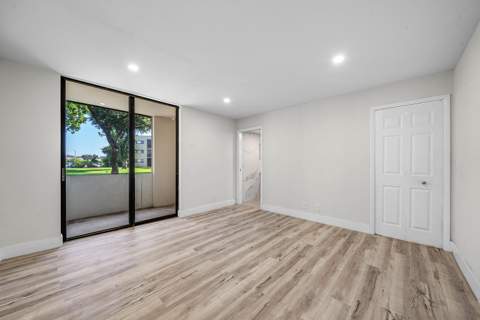 5190 Las Verdes Circle #105, Delray Beach FL - photo 10 of 47