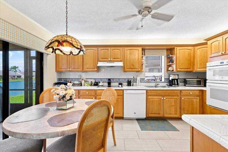 3 bedroom Single Family Residence at 9843 NW 75th Court, Springlake II, Tamarac — photo 4