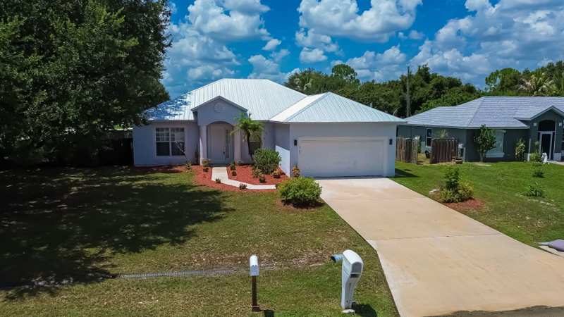 4 bedroom Single Family Residence at 2742 SW Slade Place, Port St Lucie Section 41, Port St. Lucie — photo 1
