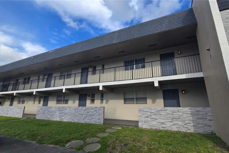 2 bedroom Condominium at 7801 Colony Circle #106, Versailles Gardens Condo, Tamarac — photo 2