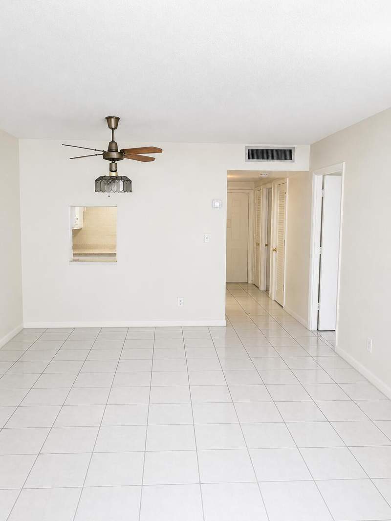 1 bedroom Condominium at 2200 Park Lane #107, Sheridan Lakes, Hollywood — photo 3